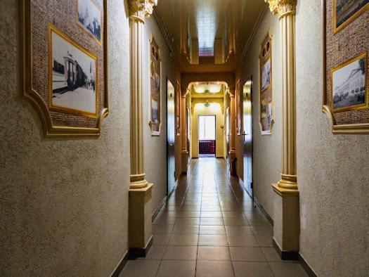 Hotel Unenege Nizhyn エクステリア 写真